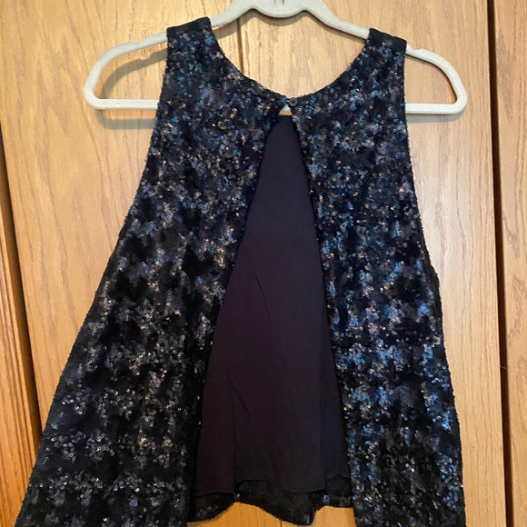 ARITZIA Tabula Open Back Black Flowy Sequin Top - Picture 2 of 3